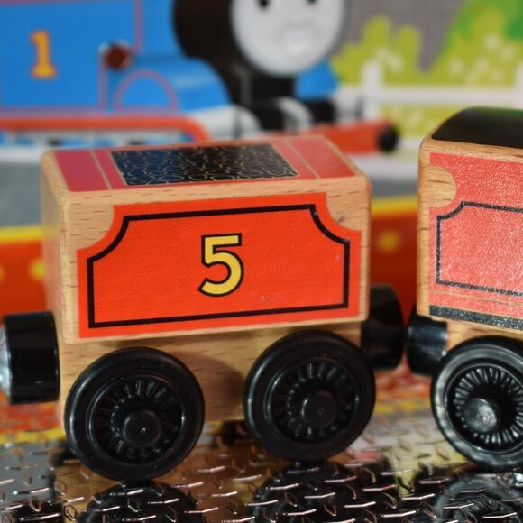 James Real Exposed Wood Thomas the Tank Engine & Friends Wooden Railway Trains - Picture 7 of 12